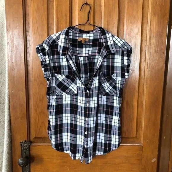 Super Soft Plaid Sleeveless Top - Picture 3 of 9